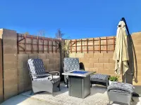 🏜Urban Desert Retreat for the Adventurous Traveler Snow Free-Stay with us! ☀️🐾 Các khách sạn gần Painting with a Twist