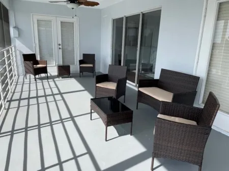 Hibiscus Beach House your vacation home loaded with amenities Отели в г. Эрнандо-Бич