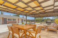 Desert-Chic Abode with Sauna and Heatlamps, Minutes to Joshua Tree and Pappy's