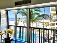 Steps from Beach, Gorgeous Sunset Views, Recently Renovated, 2BD/2BTH, Sleeps 4