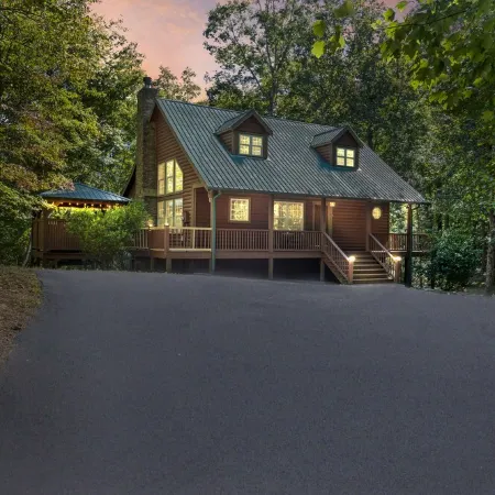 Cozy Cabin Near Helen + Hot Tub + Fire Pit + Game Room + More