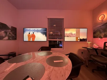 New Centennial Park luxury Smart Home w e-bikes