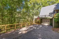 Creek-Side, Modern with King Beds, Hot Tub, Game Room + Fire Pit! Close to Town! Hotels in der Nähe von Delphi University