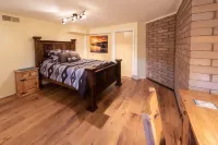 Canyon and Mountain Views Hotels in Los Alamos