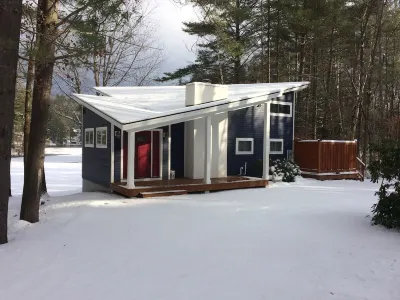 Lake Rescue Vacation Home- Pets Welcome-Okemo and Killington close!!! Hotels near Camp Plymouth State Park