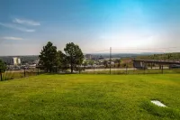 The Overlook - Spacious Modern Home with Panoramic Rapid City Views