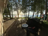 Waterfront gem, sandy beach, modern kitchen, large great room, free firewood