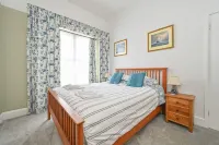 Caerhays Apartment With Outdoor Pool And Gardens In Historic Mansion House