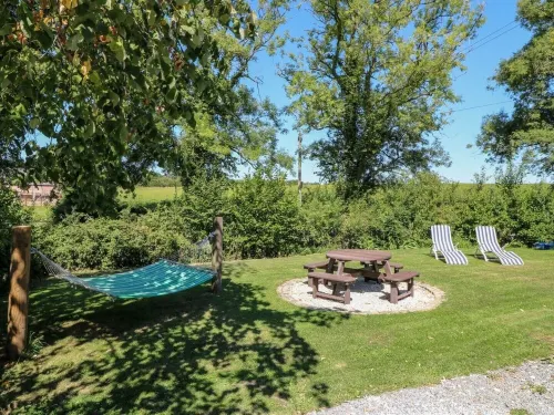 The Den  , Private Hot Tub, Derbyshire Dales/Peak District.