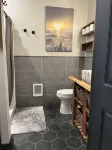 Swan Valley Modern Vintage Bayhome. Awesome view of Rainey Creek. Sleeps 5.
