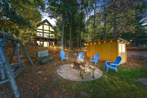 Lakeside: 4 Kings, Room4Groups, Hot Tub, Dock, Firewood
