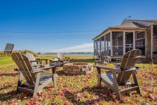 Salt Box by the Sea: Water View - Charming 3-bedroom Cottage in Wells!