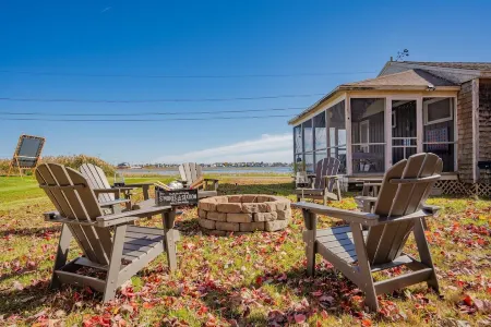 Salt Box by the Sea: Water View - Charming 3-bedroom Cottage in Wells!
