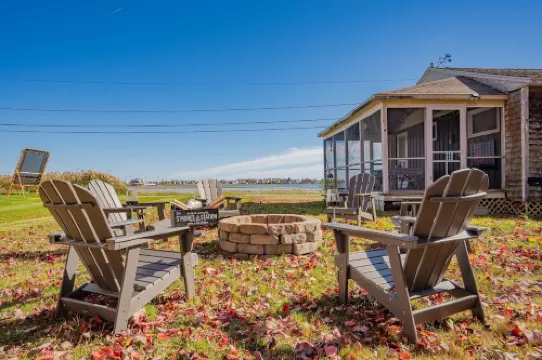 Salt Box by the Sea: Water View - Charming 3-bedroom Cottage in Wells!