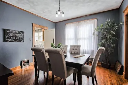 Cozy Historic Downtown Edwardsville Charmer