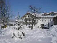 Ruhig Gelegene Fewo 03 - Rustikal und Modern Eingerichtet in Waldnähe アクスラッハのホテル