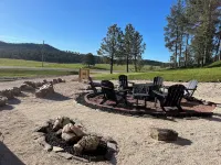 2 King beds, huge deck at a picturesque chalet