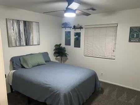 Cheerful 3BR 2BA Sauna: Spa: Pool/P-Pong Table+ More Отели в г. Квартц Хилл