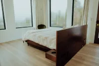 Overlook Tower - Views, Hot Tub, RV/Tesla Hookup & Plenty of Parking!