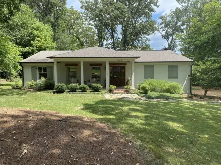 Lovely home 1.7 miles from Grove and Stadium