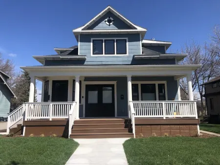 Luxury on Main, remodeled, homey, fresh and bright! Отели в г. Бозмен