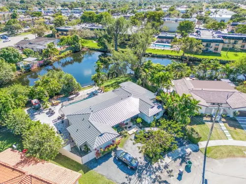 Luxury Lakefront 6BR Retreat / Games, BBQ & Views - Homestays