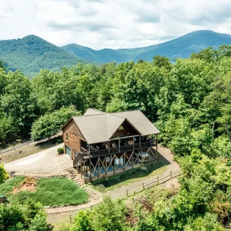 Lake Lure Large Cabin - Sleeps 10 Mountain View’s &  Hot Tub Near Chimney Rock