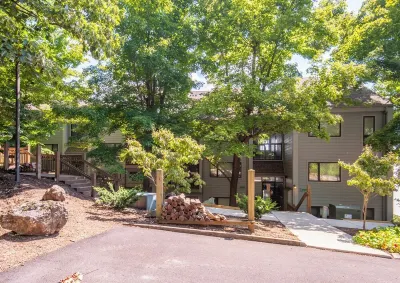 Luxury Condo in the Sky! Finest in Wintergreen!