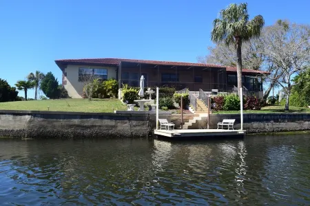 Manatee point vacation rental Отели рядом с достопримечательностью «Парк штата 7 Майл Луп Трейлхед Кристал Ривер Презерв»