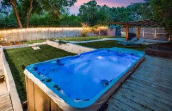 Architectural gem with treetop view & SwimSpa 6min to Bishop Arts, 15 to Downtow