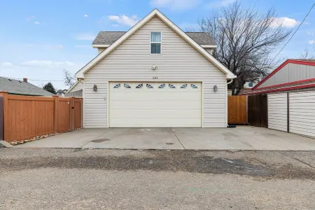 Greener Pastures Getaway - Downtown Frederick - 30 minutes to Boulder/Denver!