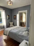 Charming 4 bedroom - 5 minute walk to downtownDog friendly) Hotels near Somerset Peddler's Mall