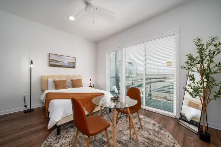 Exquisite Studio l DT Birmingham w Private Balcony Отели рядом с достопримечательностью «Университет Алабама в Бирмингем»
