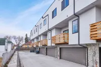 Upscale Downtown Townhome!