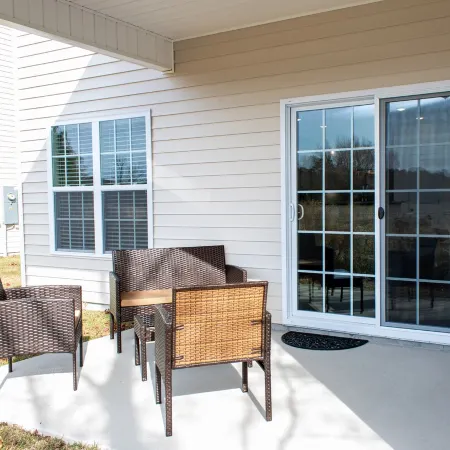 Luxury 3Br/3BA Smart Home Near Ecu & Vidant Hospital w/ Fast WiFi & EV Charging!