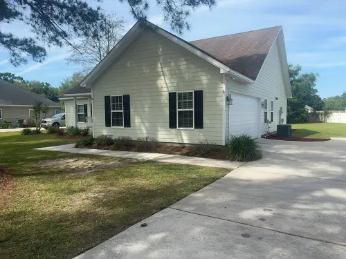 Lovely 3 bedroom, 2 Bath Home in Lake Park near I-75!