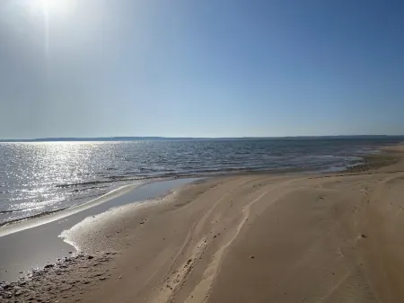 Cozy Lake Cabin located by the sandiest beach on Lake Texoma -Excellent  Fishing