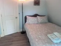Charming Beach Bungalow in the Heart of it All - No Pet Fee!