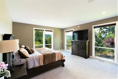New Listing - Breathtaking vacation/work remotely in wine country!