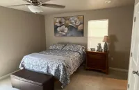 3-bedroom house in wonderful Eagle Pass with AC, WiFi, Large Backyard Hôtels à proximité de : Sul Ross State University