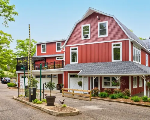 Welcome to “The Barn” — A One-of-a-Kind Lakeshore Retreat"Sleeps 18" Hotels in Park Township