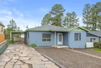 Route 66 Bodacious Bungalow w/AC, Fully Fenced Yard, W/D, 4 Smart TVs Downtown