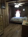 Rustic cabin over looking Cordell Hull Lake