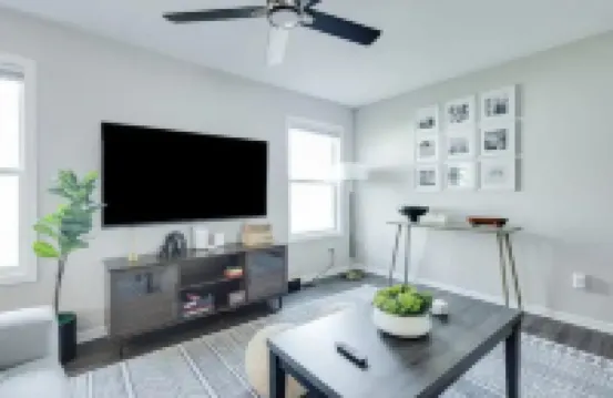 Modern, Spacious Whole Unit Traveler's Home!
