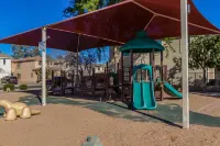 Short or Longer Stays! Spacious Chic Downtown Retreat w/ Community Pool