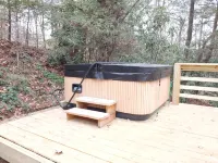 THE LOVERLY - Your Romantic Love Nest - hot tub, 3 fireplaces, 2 bath,  gazebo