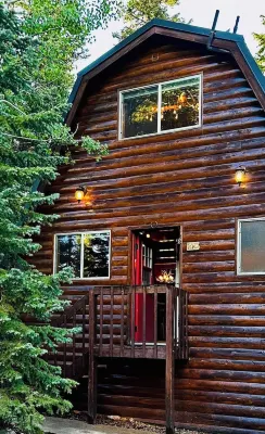 Cheerful Couples Get-Away Cabin at 8,500 Feet