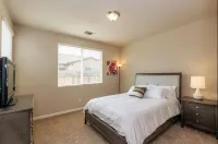 Clovis House, Sleeps 10, Hammock, Covered Patio, Game Table