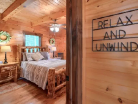 Christine’s Chalet at Trickle Creek in Hocking Hills 馬裏恩酒店