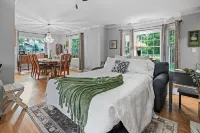 Lake Front Cottage with Amazing Firepit, Private Dock, Sleeps 6